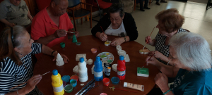 Pintar figuras de gesso 23092025.jpg